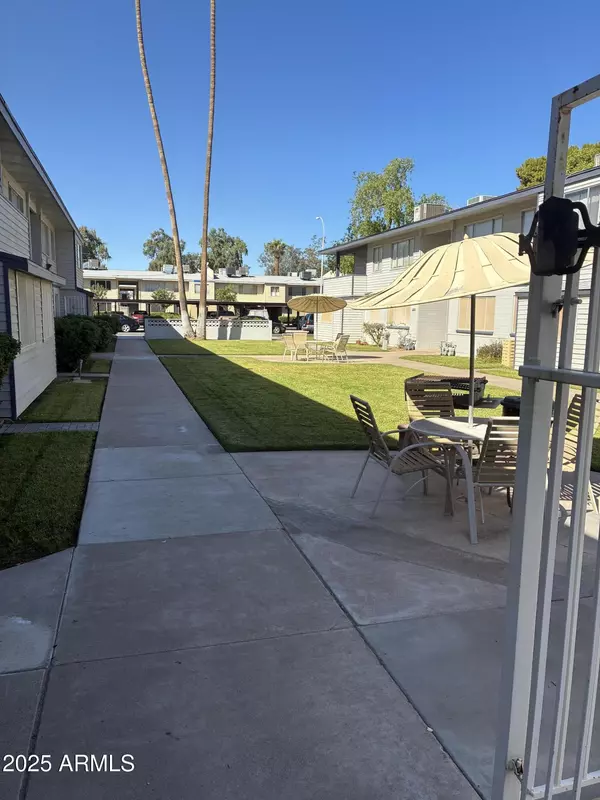 Phoenix, AZ 85017,2534 W BERRIDGE Lane #A223