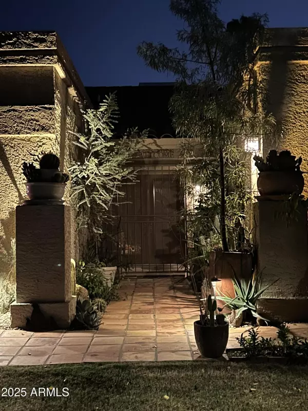 Scottsdale, AZ 85258,10437 E COCHISE Avenue