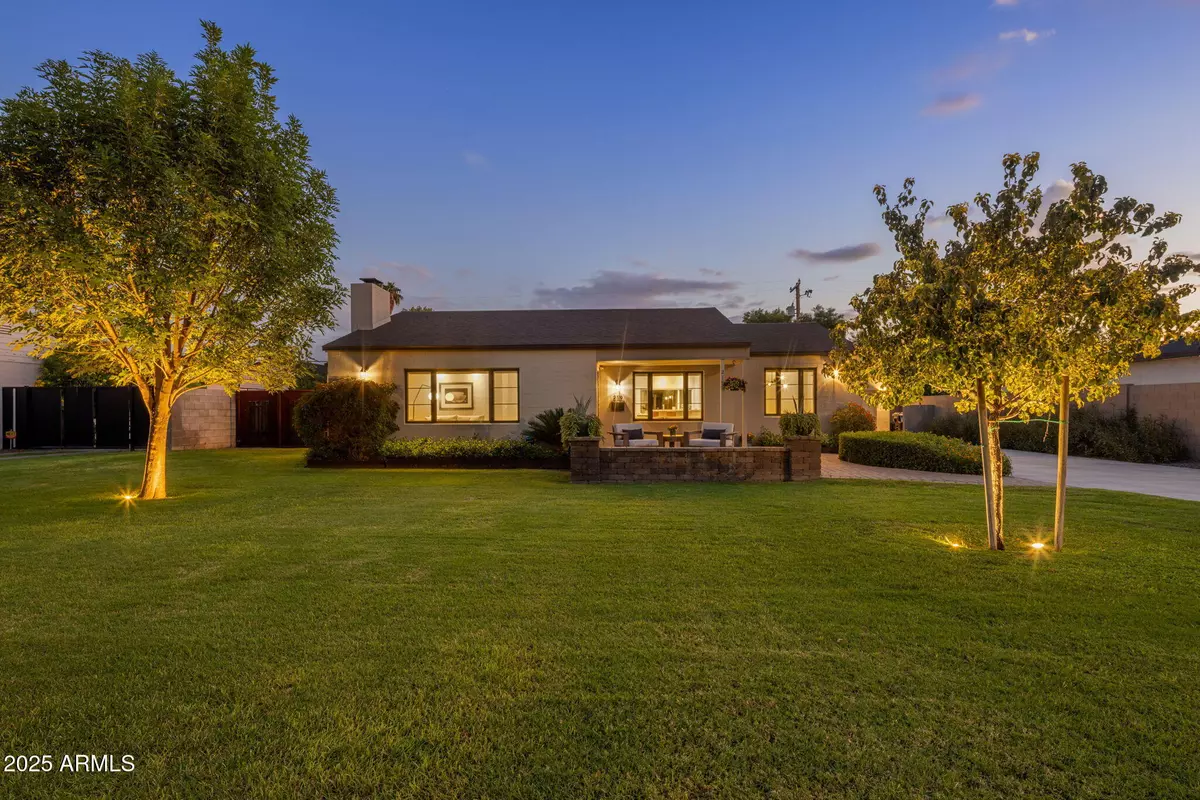 Phoenix, AZ 85012,219 E OREGON Avenue