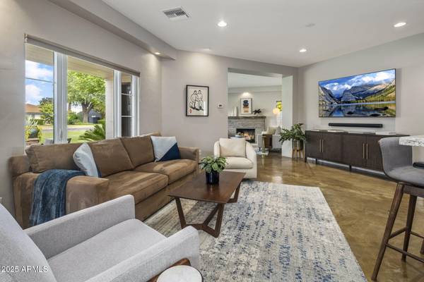 Phoenix, AZ 85012,219 E OREGON Avenue