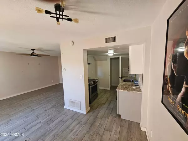 Phoenix, AZ 85051,8213 N 33RD Lane