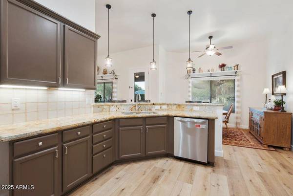 Phoenix, AZ 85086,1016 E DESERT HILLS ESTATE Drive