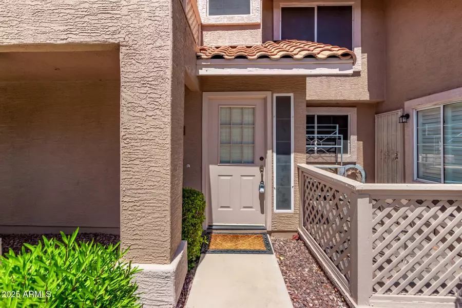 1633 E LAKESIDE Drive #143, Gilbert, AZ 85234