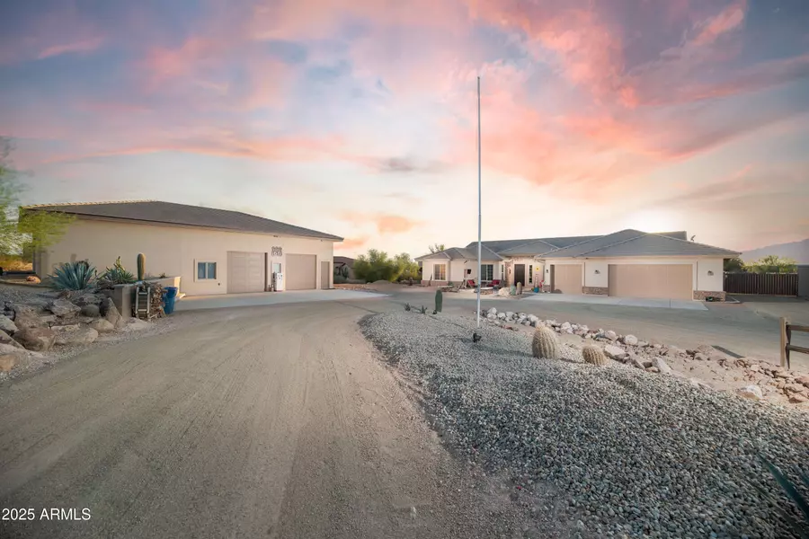 1532 N ROADRUNNER Road, Apache Junction, AZ 85119