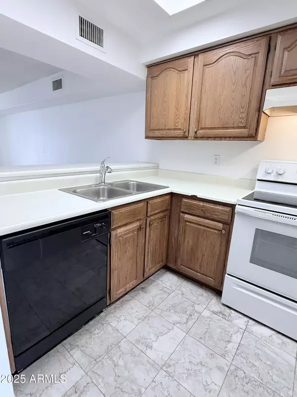 Phoenix, AZ 85027,2201 W Union Hills Drive #118