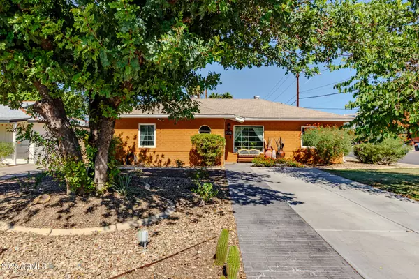 702 W CAMBRIDGE Avenue, Phoenix, AZ 85007