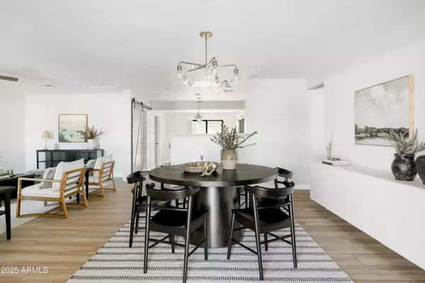 Phoenix, AZ 85016,2043 E Clarendon Avenue