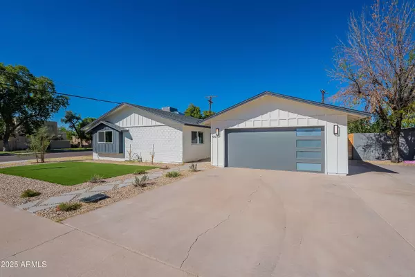 Scottsdale, AZ 85251,8202 E MACKENZIE Drive