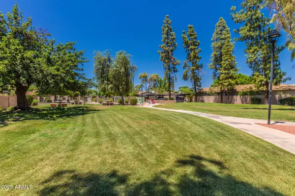 Tempe, AZ 85283,6406 S LAKESHORE Drive #D