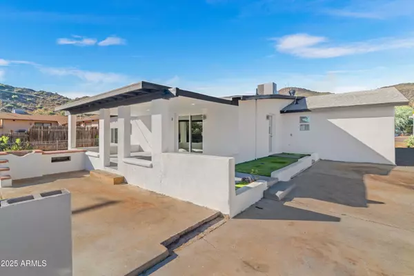 Phoenix, AZ 85029,901 W MERCER Lane
