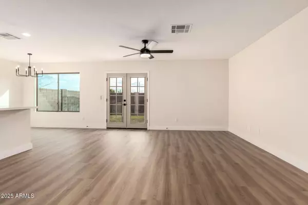 Phoenix, AZ 85027,3221 W BEAUBIEN Drive