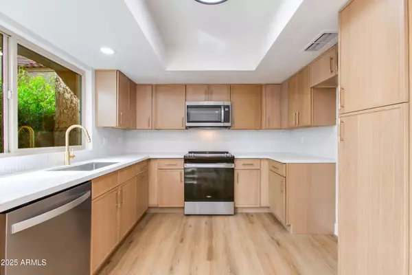Scottsdale, AZ 85258,7417 N VIA CAMELLO DEL NORTE -- #160