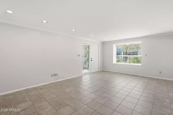 Phoenix, AZ 85018,4114 E CALLE REDONDA Road #52