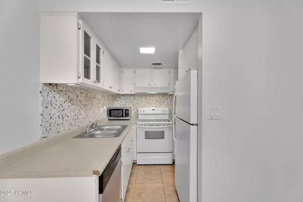Phoenix, AZ 85018,3737 E TURNEY Avenue #120