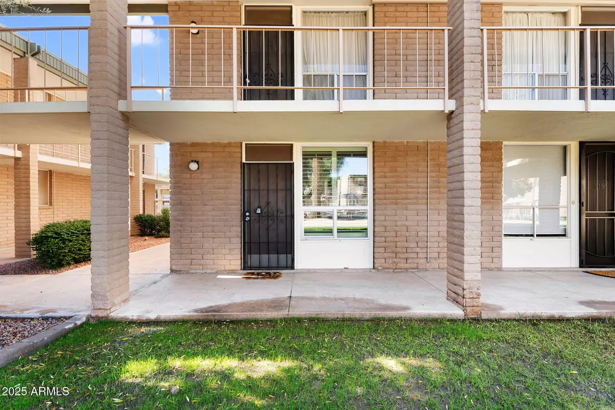 Phoenix, AZ 85018,3737 E TURNEY Avenue #120