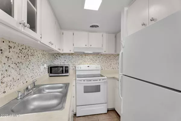 Phoenix, AZ 85018,3737 E TURNEY Avenue #120