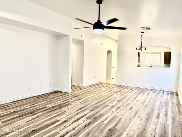 Phoenix, AZ 85041,2432 W Tamarisk Avenue