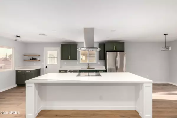 10210 W CHARTER OAK Drive, Sun City, AZ 85351