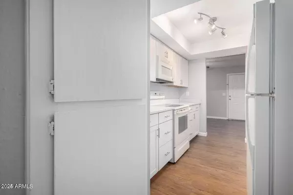 Phoenix, AZ 85032,18202 N CAVE CREEK Road #134