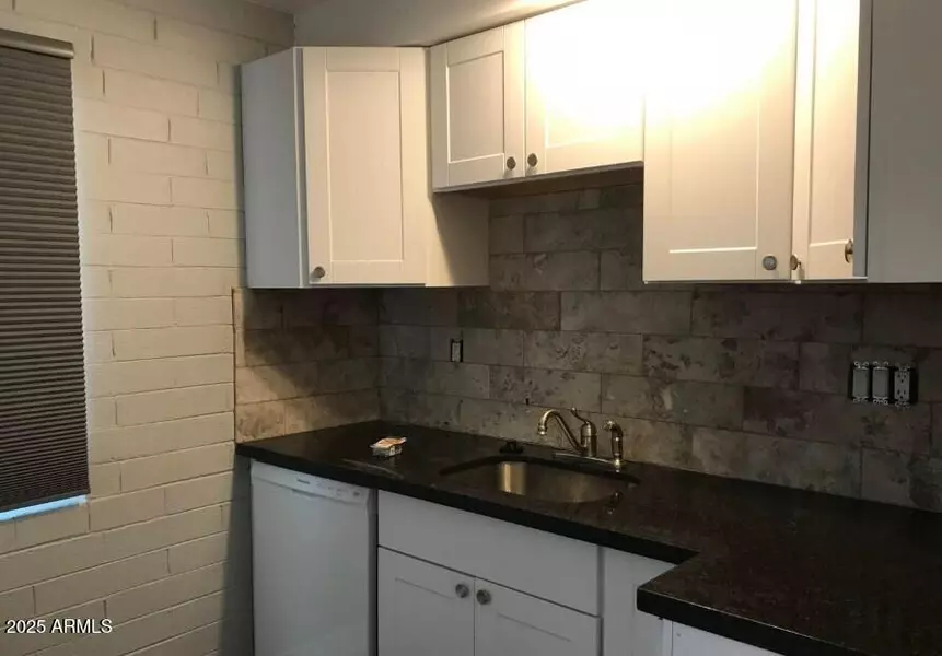 2513 N 48TH Place, Phoenix, AZ 85008