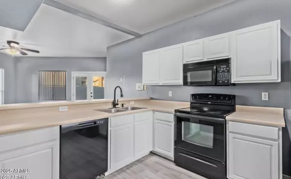 Chandler, AZ 85225,280 S ELIZABETH Way #14
