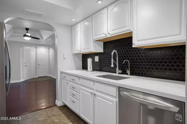 Paradise Valley, AZ 85253,10444 N 69TH Street #201
