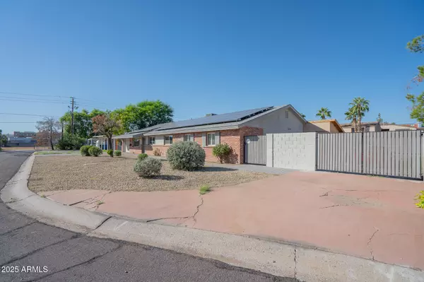 Phoenix, AZ 85014,1008 E CITRUS Way