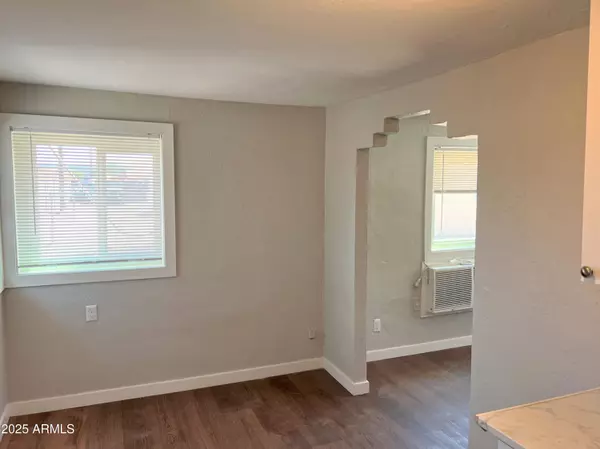 Phoenix, AZ 85014,1125 E Devonshire Avenue #9