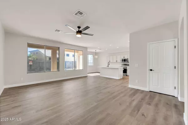 Phoenix, AZ 85043,8029 W LUMBEE Street