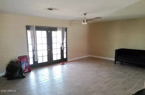 Phoenix, AZ 85031,4420 W EARLL Drive