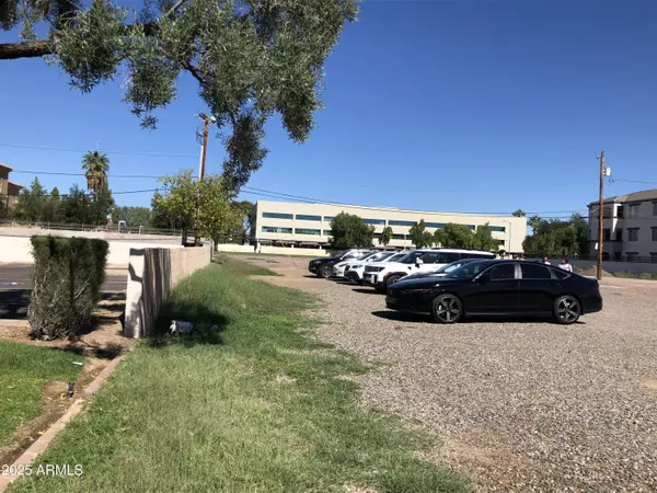 Phoenix, AZ 85012,326 E FLOWER Street #18