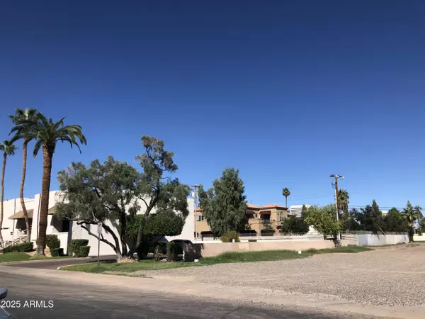 Phoenix, AZ 85012,326 E FLOWER Street #18