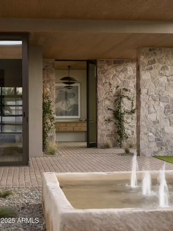 Paradise Valley, AZ 85253,8631 N AVENIDA DEL SOL --