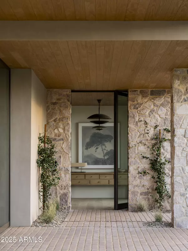 Paradise Valley, AZ 85253,8631 N AVENIDA DEL SOL --