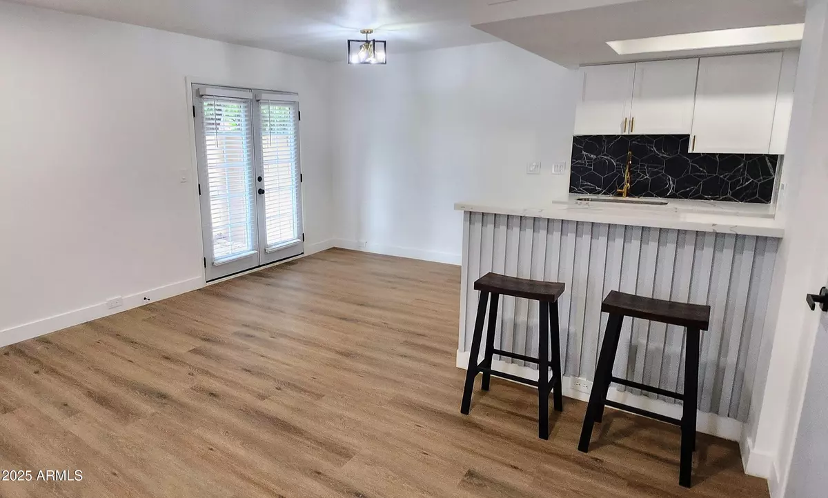 Phoenix, AZ 85020,730 E NORTH Lane #2