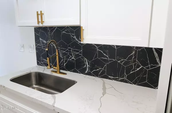 Phoenix, AZ 85020,730 E NORTH Lane #2