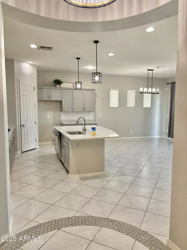 Chandler, AZ 85225,927 S SOHO Lane S