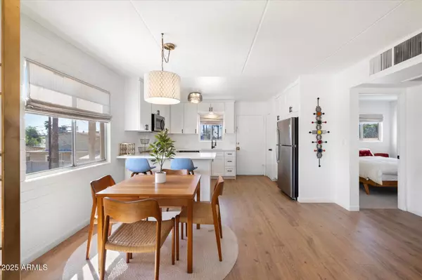 Phoenix, AZ 85018,3737 E TURNEY Avenue #206