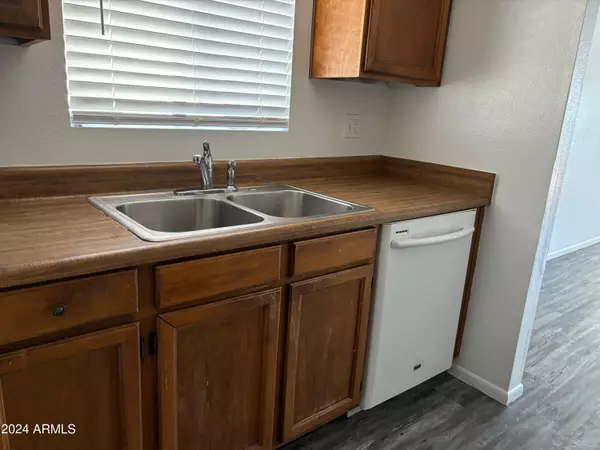 Phoenix, AZ 85015,2034 W LAWRENCE Road #2