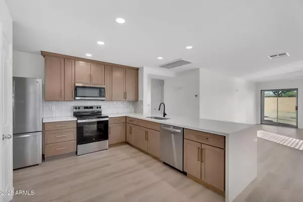 San Tan Valley, AZ 85140,39605 N ZAMPINO Street