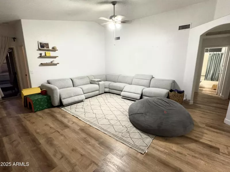 1185 N WOODBURNE Drive, Chandler, AZ 85224