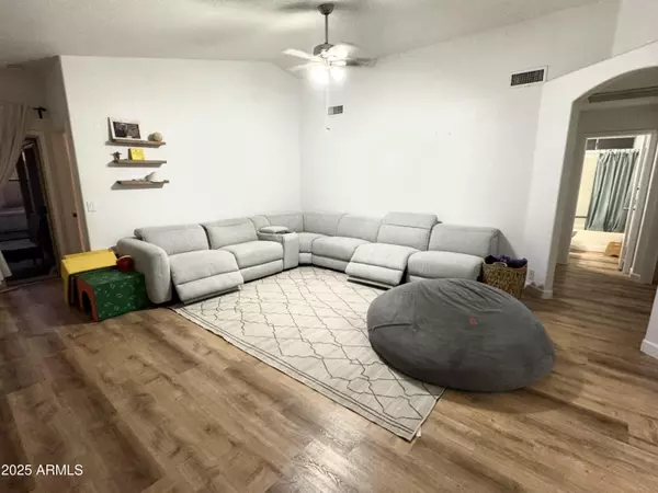 1185 N WOODBURNE Drive, Chandler, AZ 85224