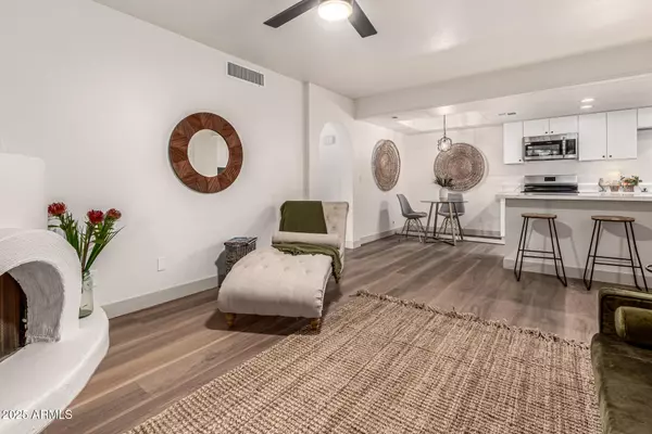 Phoenix, AZ 85020,7557 N DREAMY DRAW Drive #167