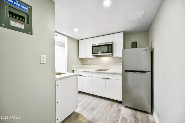 Phoenix, AZ 85018,3025 N 32nd Street #13