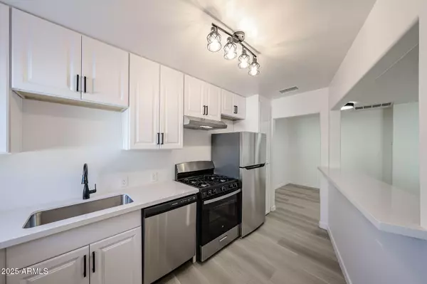 Phoenix, AZ 85015,2945 N 19TH Avenue #67