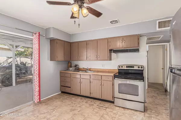 Phoenix, AZ 85033,7520 W CRITTENDEN Lane