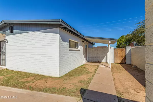 Phoenix, AZ 85033,7520 W CRITTENDEN Lane