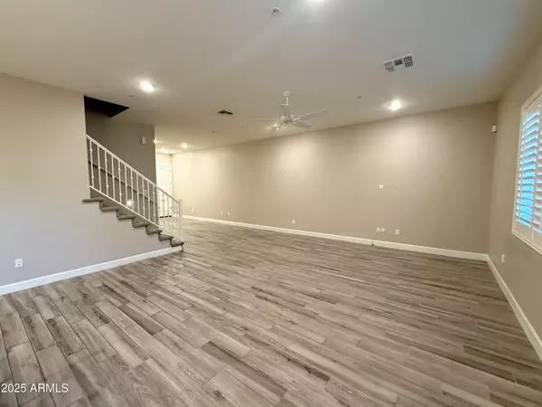 Phoenix, AZ 85021,8976 N 8th Drive