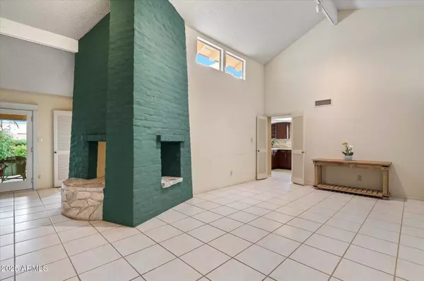 Scottsdale, AZ 85250,5711 N 73rd Place