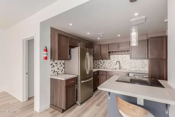 Phoenix, AZ 85013,207 W CLARENDON Avenue #H9